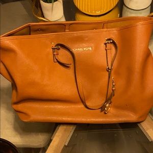 Mikael Kors jet set bag